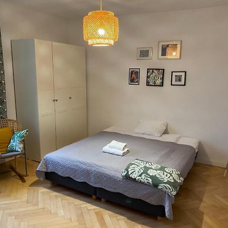 Slow Life Apartment Next To Metro Station Warszawa Exteriör bild