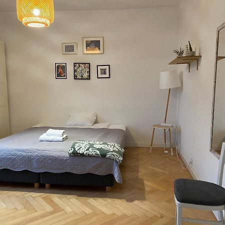 Slow Life Apartment Next To Metro Station Warszawa Exteriör bild