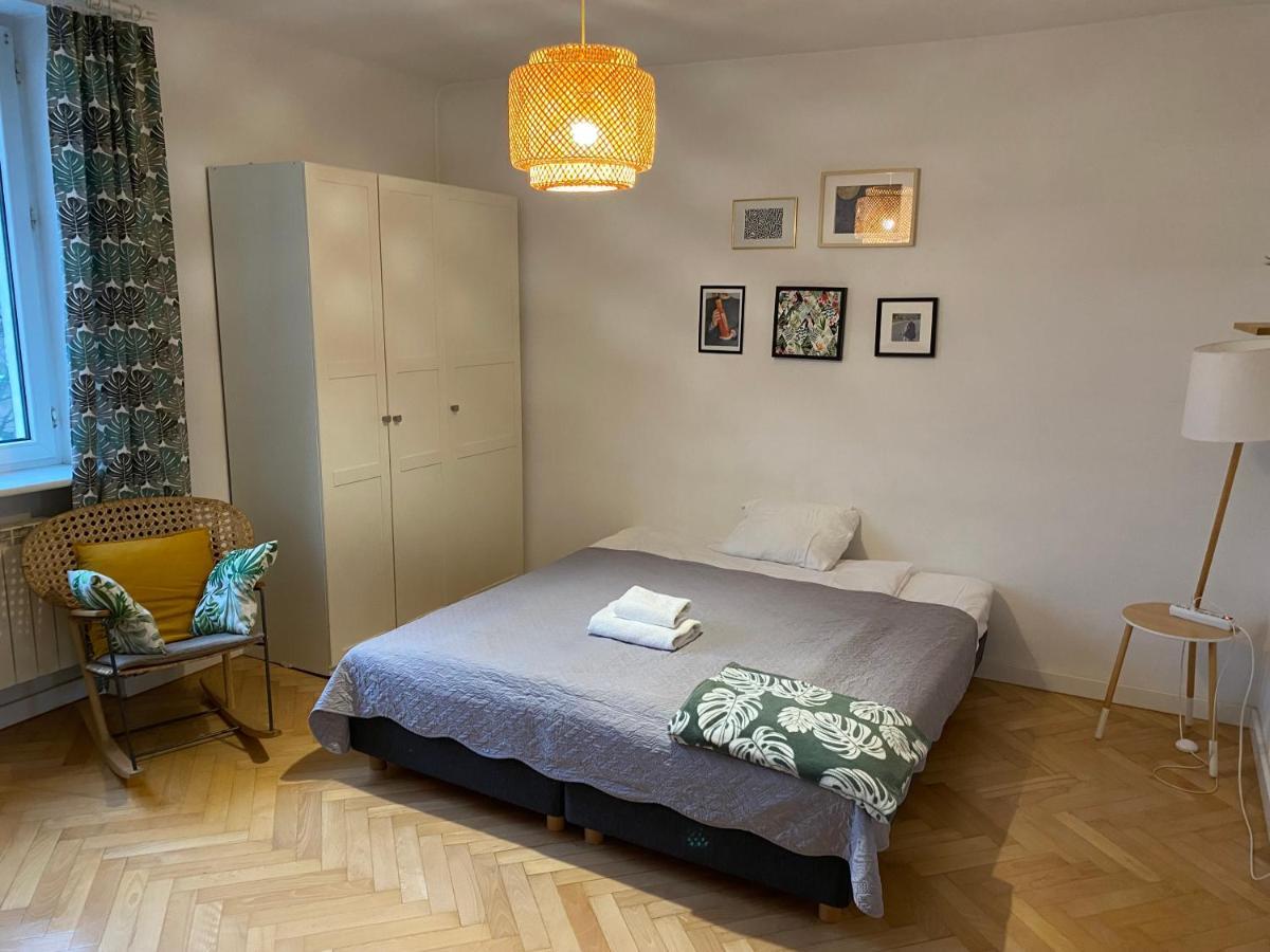Slow Life Apartment Next To Metro Station Warszawa Exteriör bild
