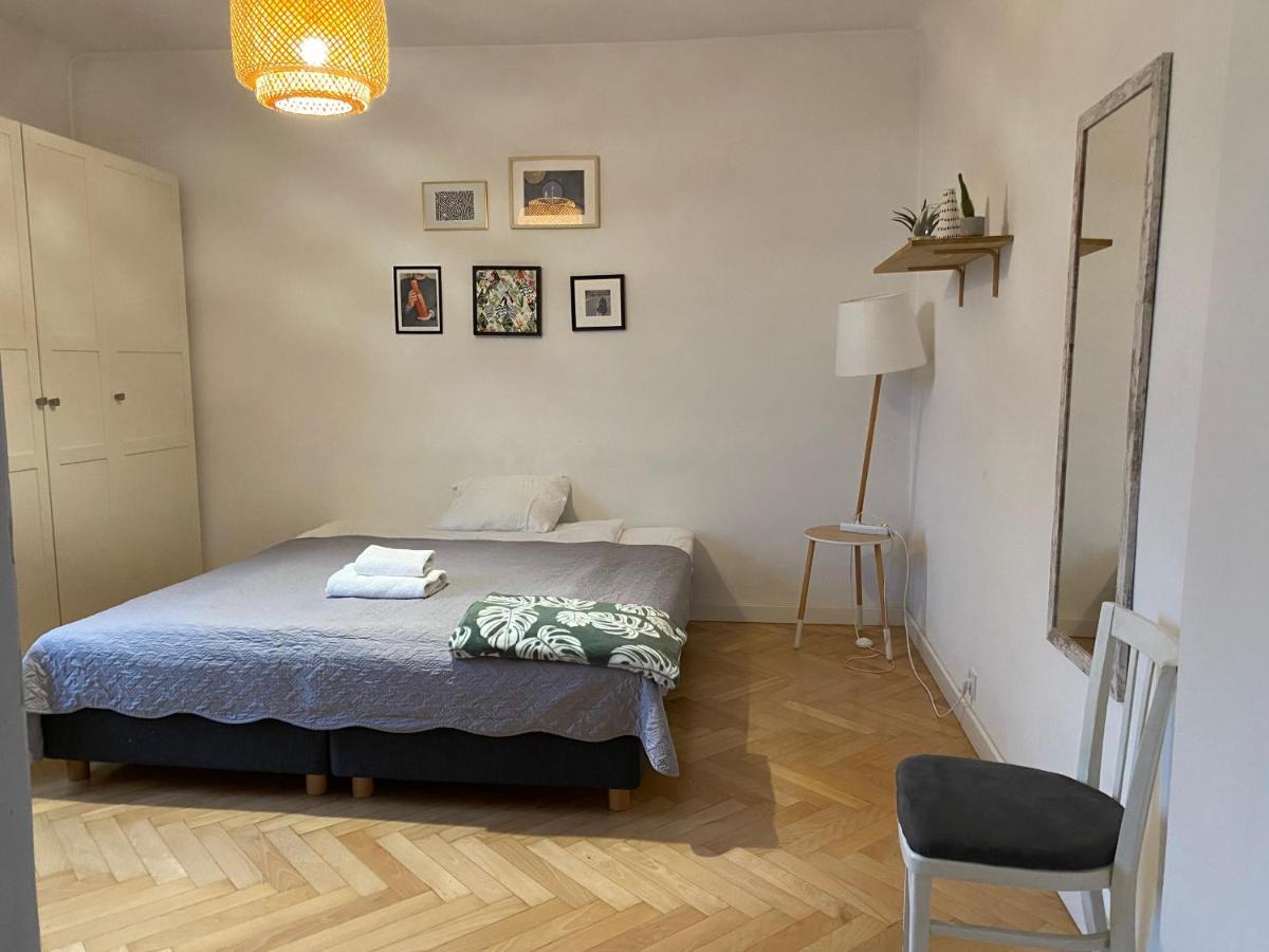 Slow Life Apartment Next To Metro Station Warszawa Exteriör bild