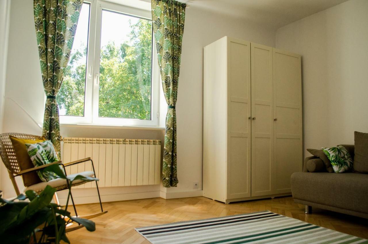Slow Life Apartment Next To Metro Station Warszawa Exteriör bild